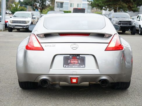 Used 2009 Nissan 370Z Touring w/ Sport Pkg image 4