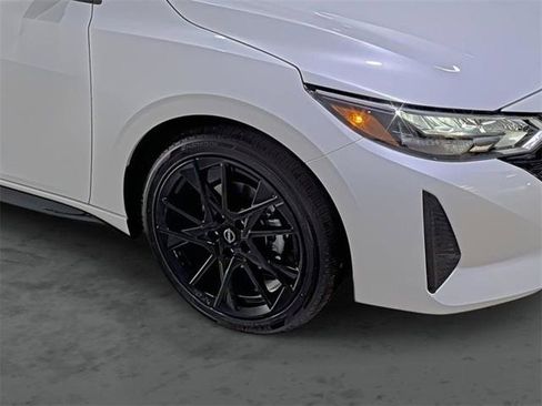 Used 2025 Nissan Sentra SR w/ SR Premium Package FWD image 14
