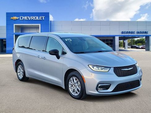 Used 2024 Chrysler Pacifica Touring-L FWD image 1