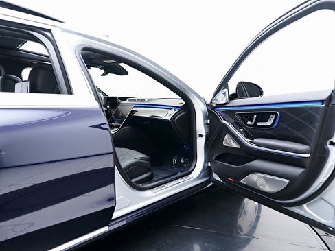 Used 2025 Mercedes-Benz Maybach S 580 4MATIC image 33