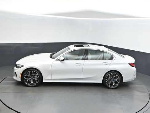 Certified 2025 BMW 330i Sedan w/ Premium Package image 32