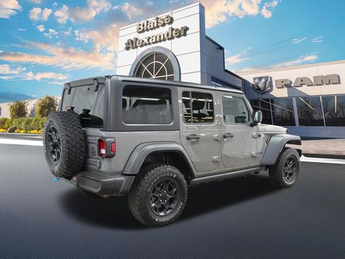 Used 2023 Jeep Wrangler Unlimited w/ Cold Weather Group AWD/4WD image 3
