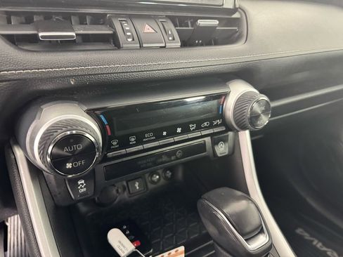 Used 2020 Toyota RAV4 XLE Premium image 20