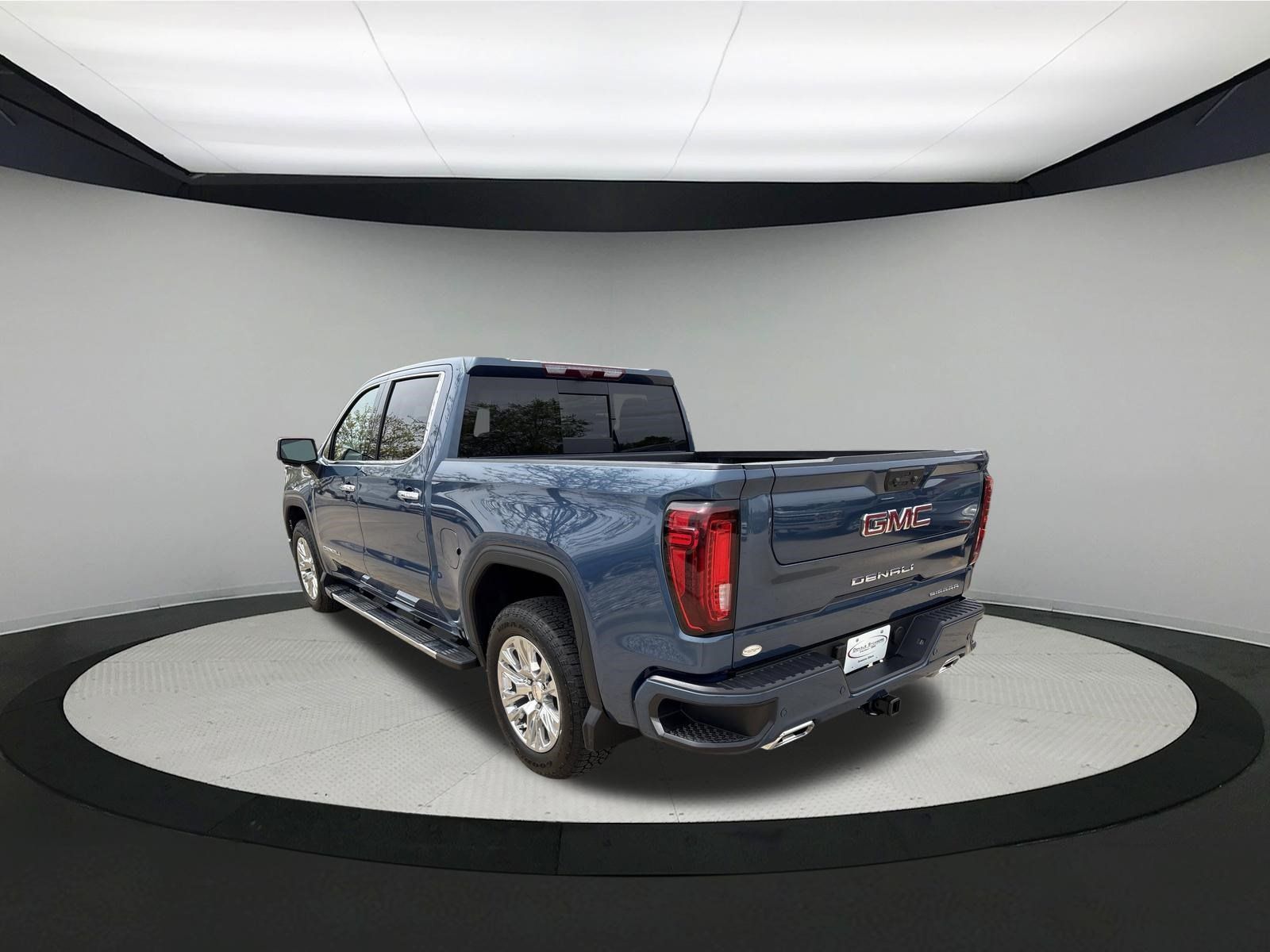 Used 2025 GMC Sierra 1500 Denali w/ Technology Package AWD/4WD image 5