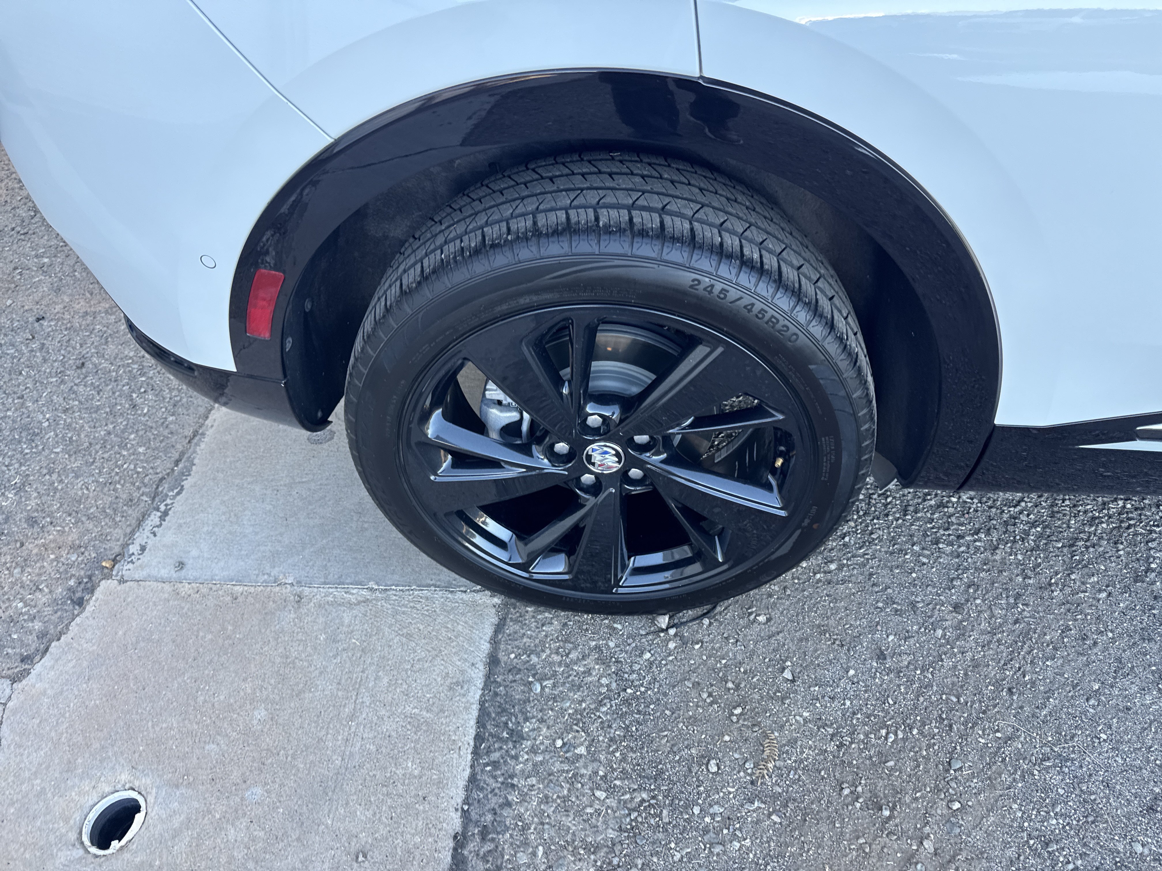 Used 2022 Buick Envision Essence w/ Technology Package II FWD image 9
