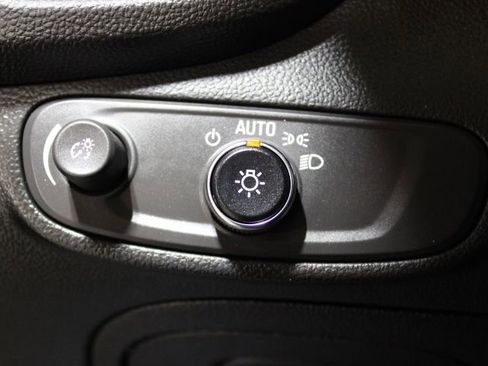 Used 2022 Chevrolet Trax LT w/ LT Convenience Package image 37