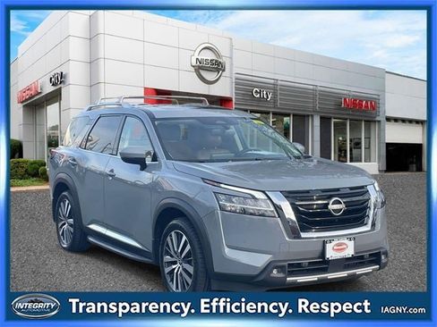 Certified 2022 Nissan Pathfinder Platinum w/ Cargo Package image 1