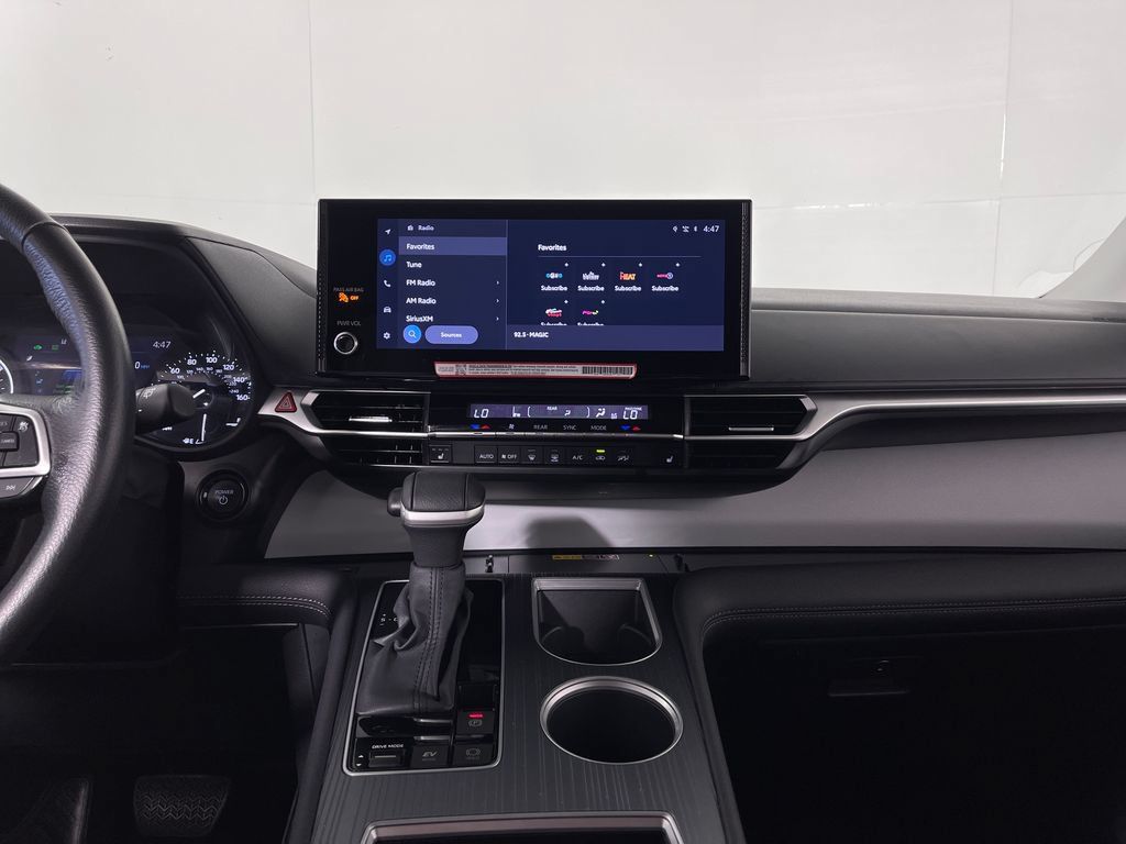Certified 2025 Toyota Sienna XLE FWD image 15