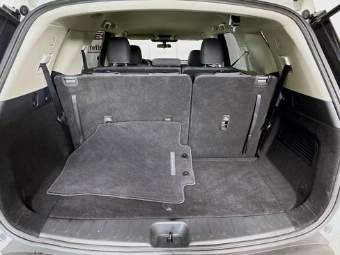Certified 2024 Nissan Pathfinder SV w/ Black Appearance Package FWD image 29