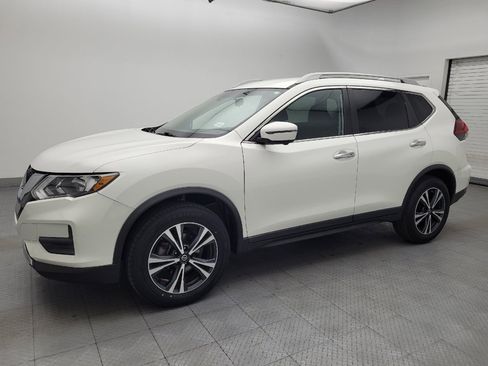 Used 2020 Nissan Rogue SV w/ Premium Package FWD image 2