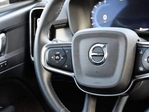 Certified 2025 Volvo XC40 B5 Core image 19