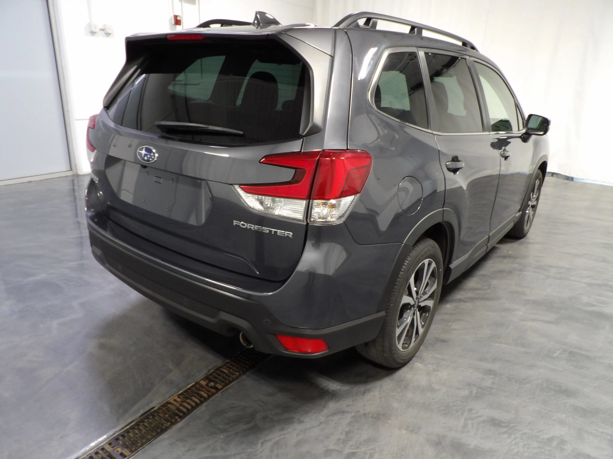 Used 2023 Subaru Forester Limited AWD/4WD image 5