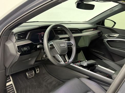 Certified 2024 Audi SQ8 e-tron Premium Plus w/ Black Optic Package AWD/4WD image 4