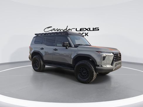 Used 2024 Lexus GX 550 image 2