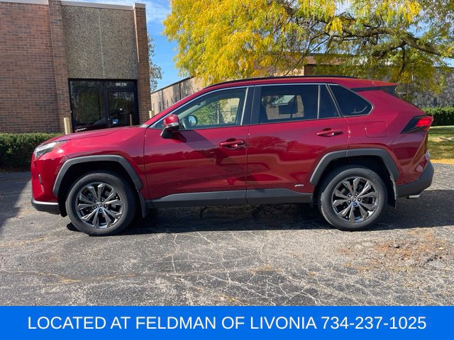 Used 2022 Toyota RAV4 XLE Premium AWD/4WD image 2