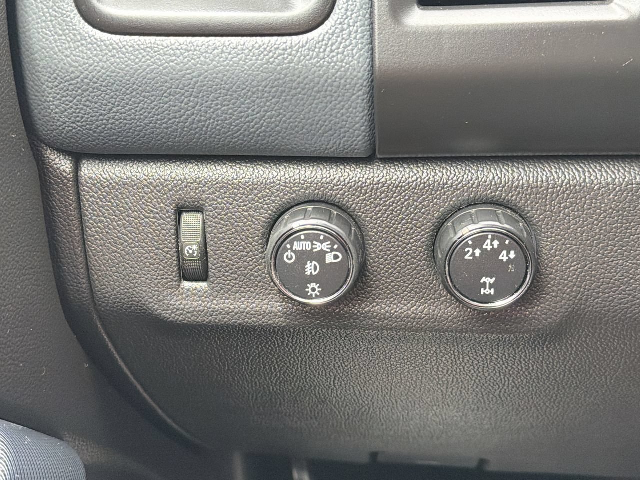 Used 2016 Chevrolet Colorado Z71 AWD/4WD image 24