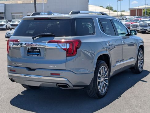 Used 2023 GMC Acadia Denali w/ Denali Ultimate Package AWD/4WD image 5