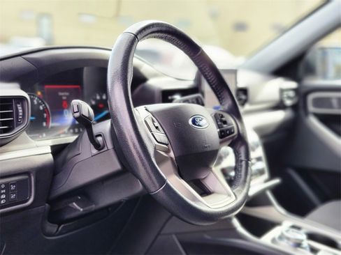 Used 2022 Ford Explorer XLT image 20