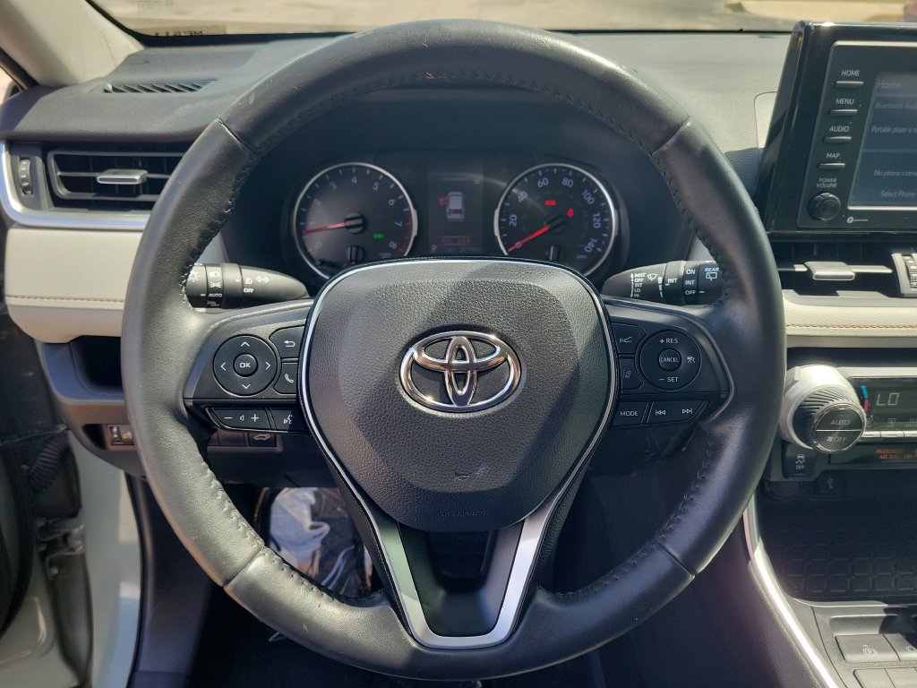 Used 2020 Toyota RAV4 XLE Premium FWD image 17