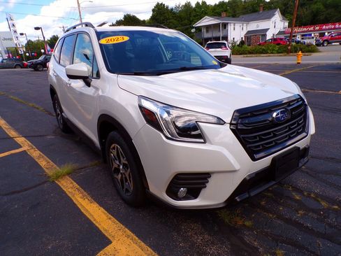 Used 2023 Subaru Forester Premium AWD/4WD image 3