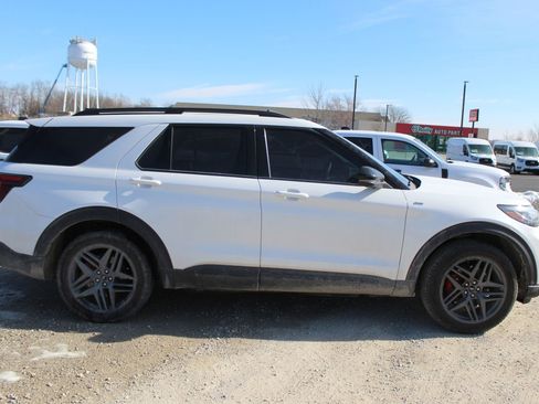 Used 2025 Ford Explorer ST-Line w/ Premium Package image 7
