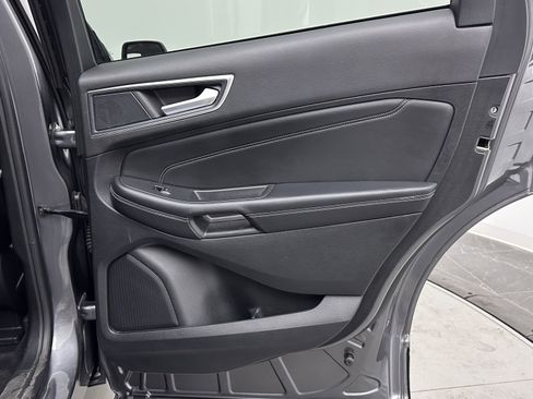 Used 2024 Ford Edge Titanium image 32