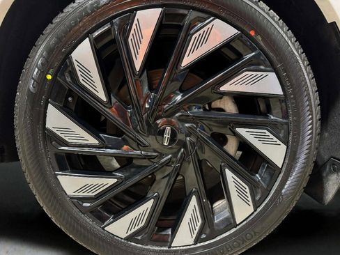 Certified 2024 Lincoln Nautilus Reserve w/ Jet Appearance Package (87T) image 29