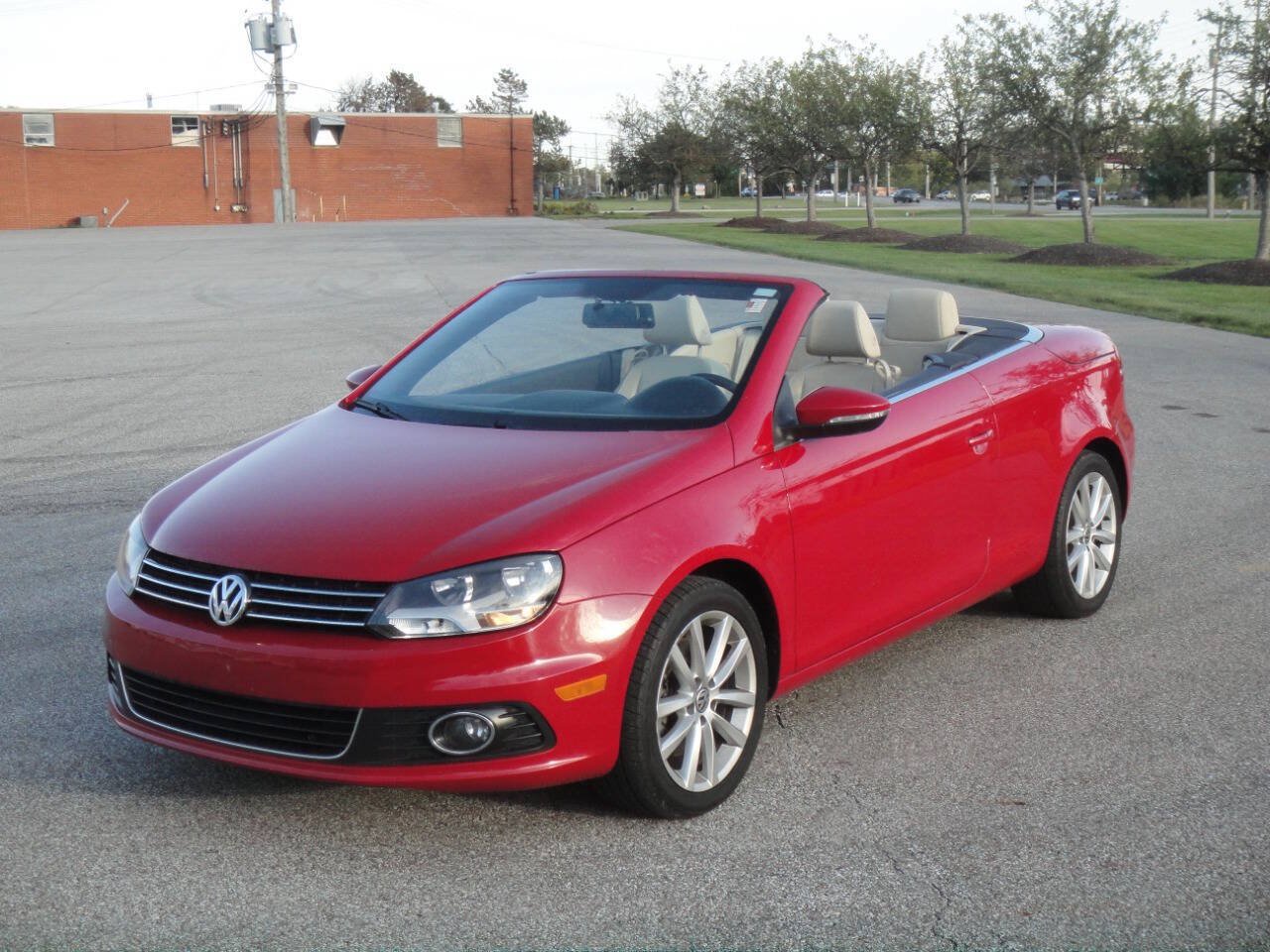 Used 2012 Volkswagen Eos Komfort FWD image 2