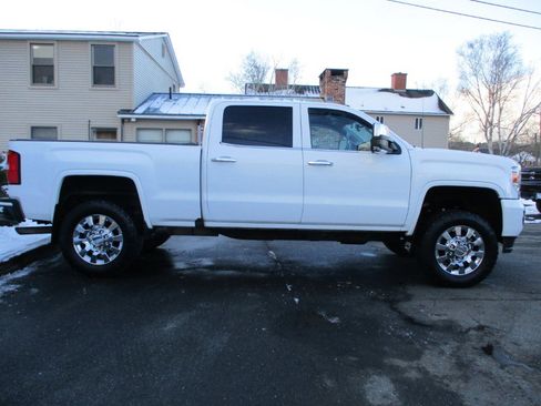 Used 2017 GMC Sierra 2500 Denali image 3