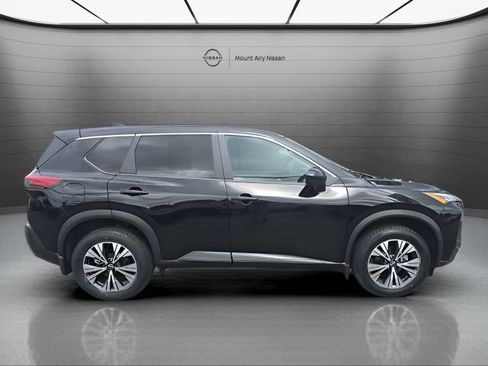 Certified 2023 Nissan Rogue SV FWD image 3