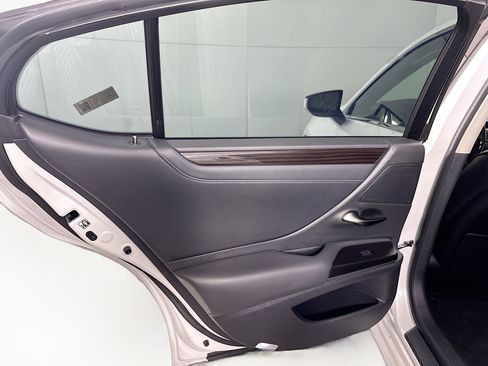 Used 2019 Lexus ES 300h w/ Premium Package FWD image 27