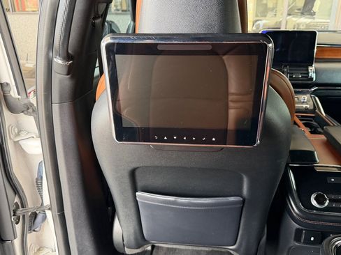 Used 2018 Lincoln Navigator Reserve w/ Technology Package AWD/4WD image 30