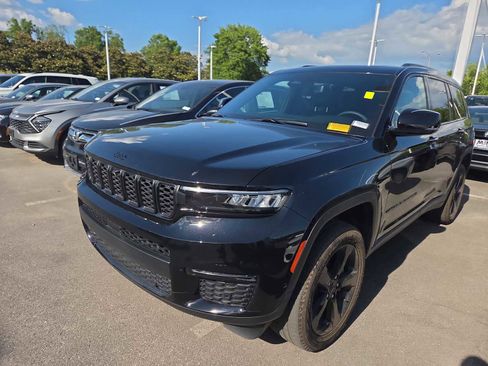 Used 2025 Jeep Grand Cherokee L Limited w/ Luxury Tech Group II AWD/4WD image 8