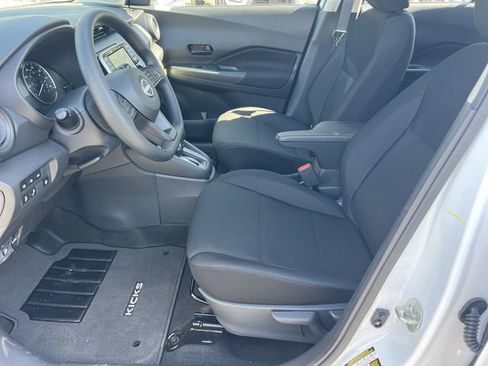 New 2025 Nissan Kicks Play S image 17