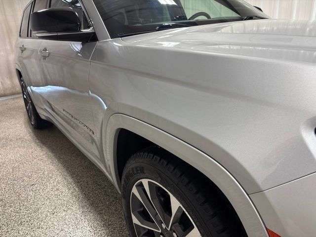 Used 2023 Jeep Grand Cherokee L Overland AWD/4WD image 8
