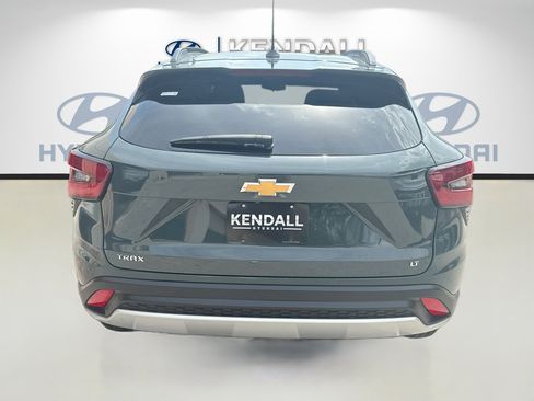 Used 2025 Chevrolet Trax LT FWD image 5