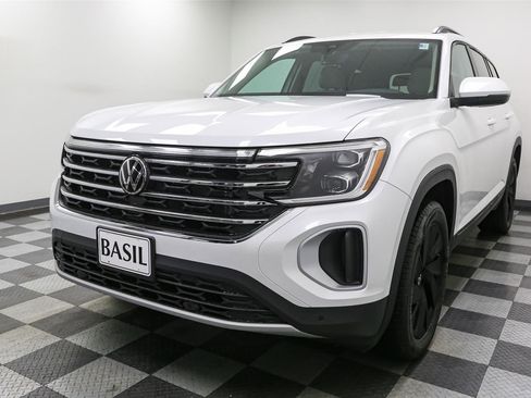 New 2026 Volkswagen Atlas SE image 4