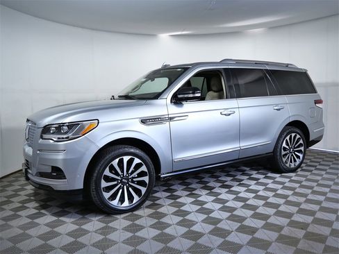 Used 2022 Lincoln Navigator Reserve image 5