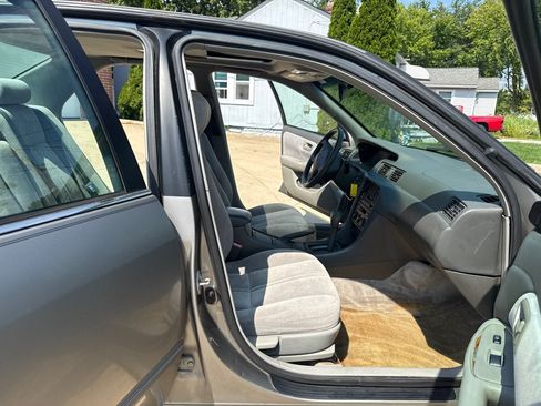 Used 1999 Toyota Camry LE FWD image 11