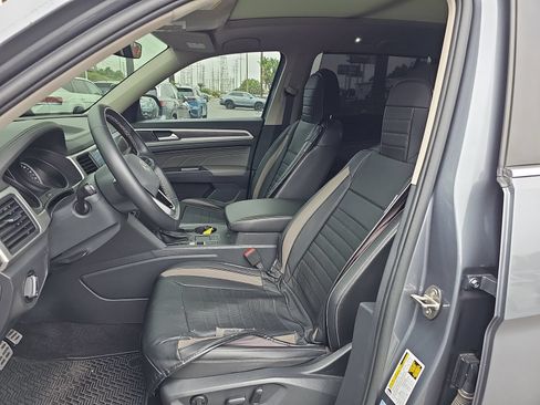 Used 2021 Volkswagen Atlas SE w/ Panoramic Sunroof Package FWD image 16