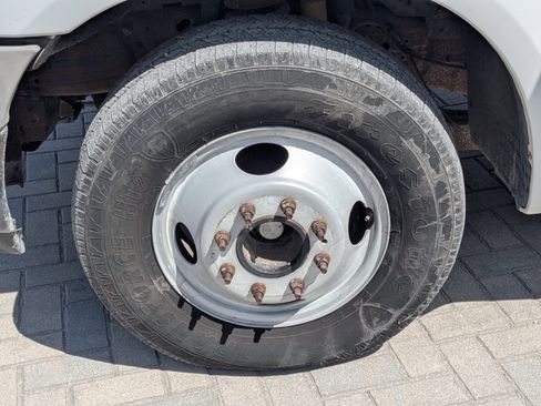 Used 2005 Ford F350 XL image 9