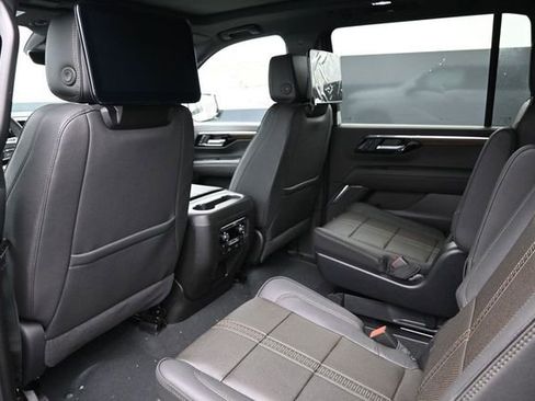 New 2026 Chevrolet Suburban High Country AWD/4WD image 18