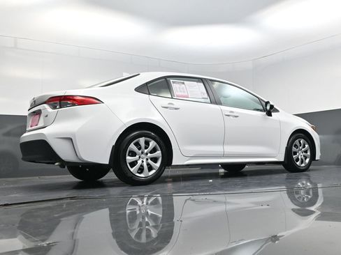 Used 2025 Toyota Corolla LE image 20