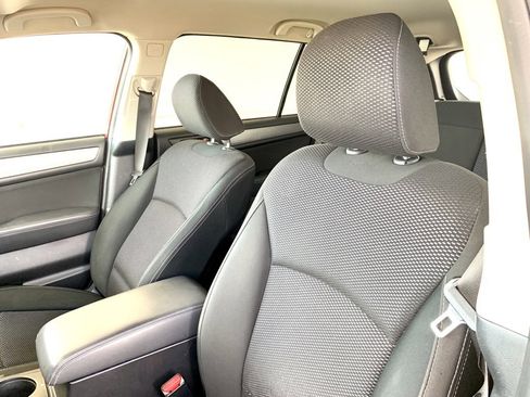 Used 2017 Subaru Outback 2.5i Premium image 12