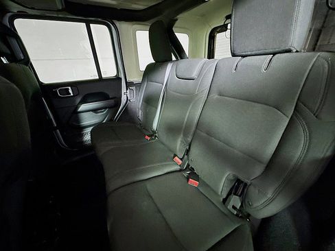 Used 2018 Jeep Wrangler Unlimited Sahara w/ Cold Weather Group image 21