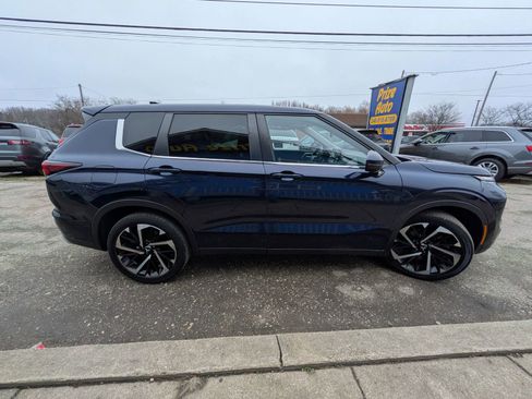 Used 2022 Mitsubishi Outlander SE image 7