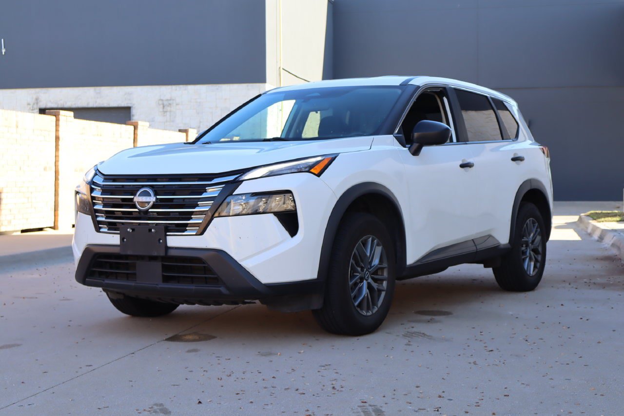 Used 2024 Nissan Rogue S FWD image 2
