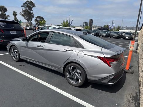 Certified 2025 Hyundai Elantra SEL FWD image 2