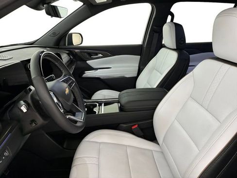 Certified 2025 Chevrolet Traverse High Country w/ LPO, Floor Liner Package AWD/4WD image 12