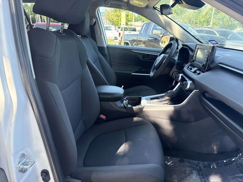 Used 2021 Toyota RAV4 LE FWD image 18